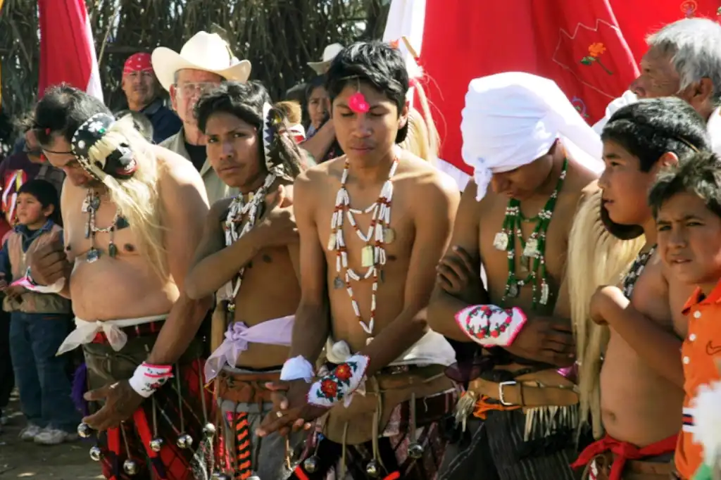 Desde hace más de cinco siglos, los pueblos yaquis han resistido la colonización, el despojo territorial y la explotación de sus recursos. Hoy, esa resistencia sigue más viva que nunca, pero en un entorno cada vez más hostil y violento.