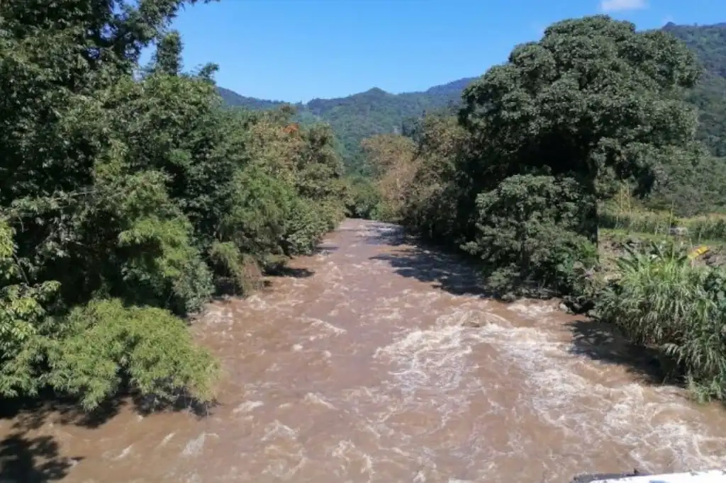 Aguas negras y gases tóxicos: la contaminación que amenaza Veracruz bajo la operación de Mitsui