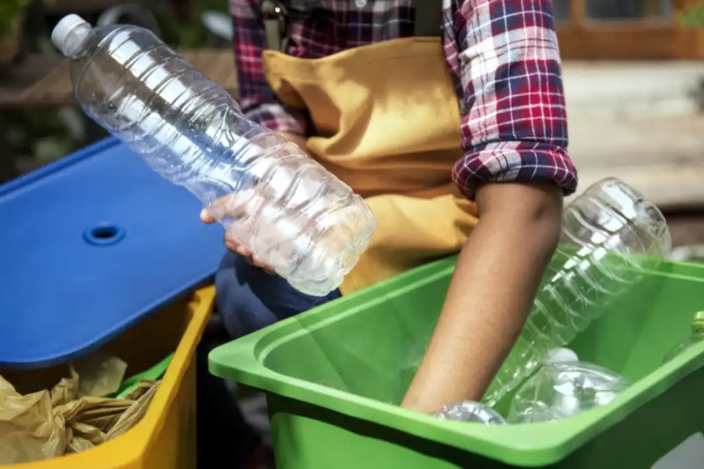 Detrás de campañas publicitarias que promueven el reciclaje en México como la solución a la crisis ambiental, se oculta una red de montaje.