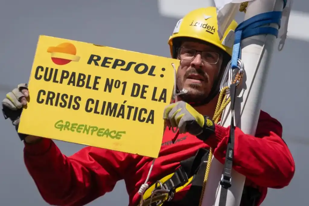 Repsol bajo la lupa: nuevas denuncias por publicidad engañosa y greenwashing.